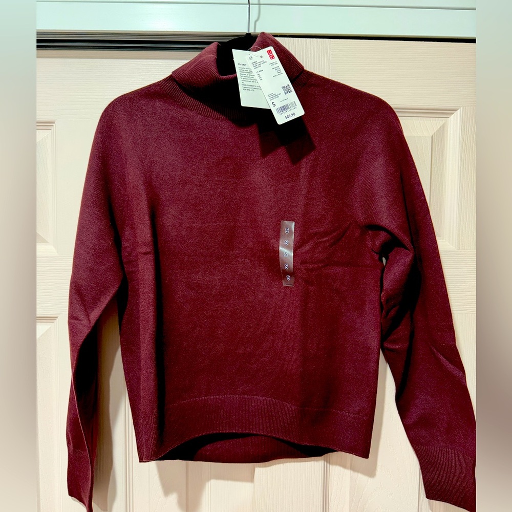 NWT Uniqlo 3d Knit Soufflé Sweater